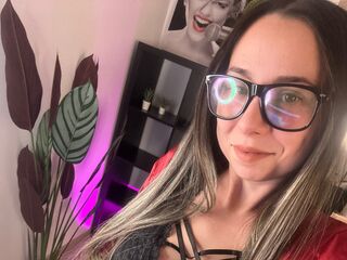 topless cam girl LyannaAna
