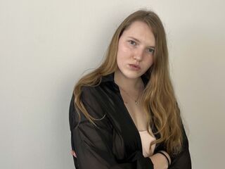 cam girl masturbating with sextoy MadalineMosman