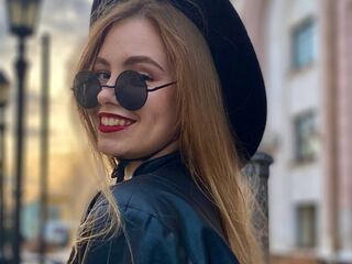 camgirl video chat MaiaOshman