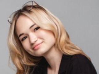 camgirl playing with sex toy MalissaBickett