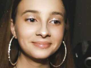 topless webcamgirl ManieLaverne