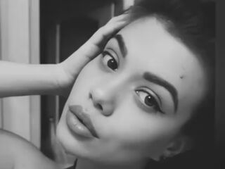 naked webcam girl MarciaMoor