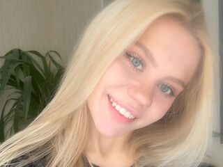 camgirl showing tits MarlenaBalceiro