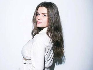 show live MelaniMell