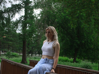 cam girl playing with sextoy MelisaMokriski