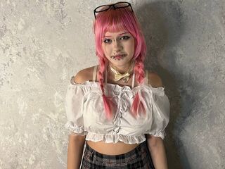 naked camgirl masturbating with vibrator MikaVatashi