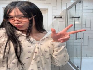 fingering cam slut MilaEva