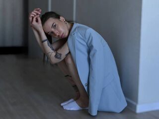naked girl with webcam masturbating with sextoy MirnaLatourette