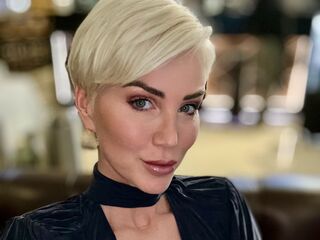 masturbating camgirl ParisBond