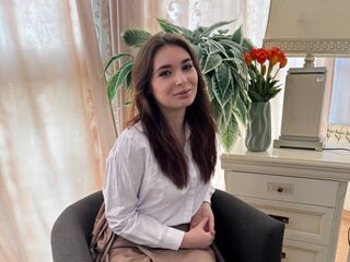 webcam girl QueenieHails