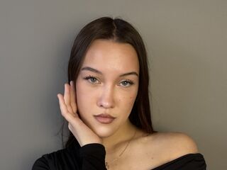 live webcam performer RosannShrier