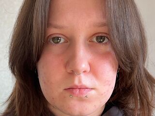 girl shaving pussy TieshaBevell