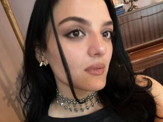 girl topless ToraHunzelman