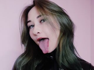 topless webcamgirl VikaCheers