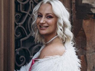 naked cam girl masturbating with sextoy WilsonAvery