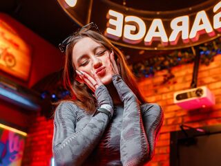 camwhore masturbating with vibrator XeniaUsher