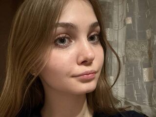 hot cam girl spreading pussy YiBisher